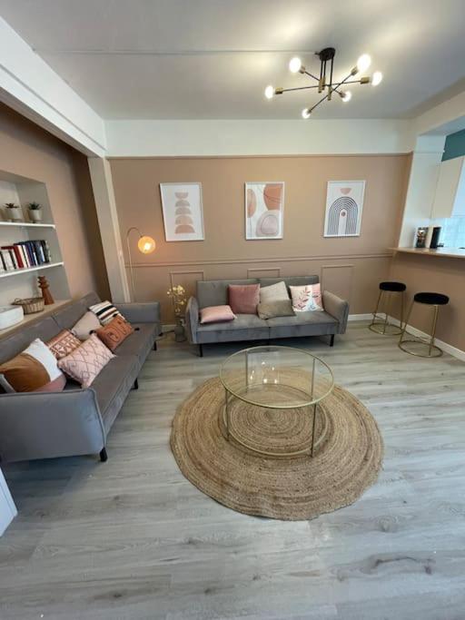 Appartement Spacieux A Deux Pas Du Centre رانس المظهر الخارجي الصورة